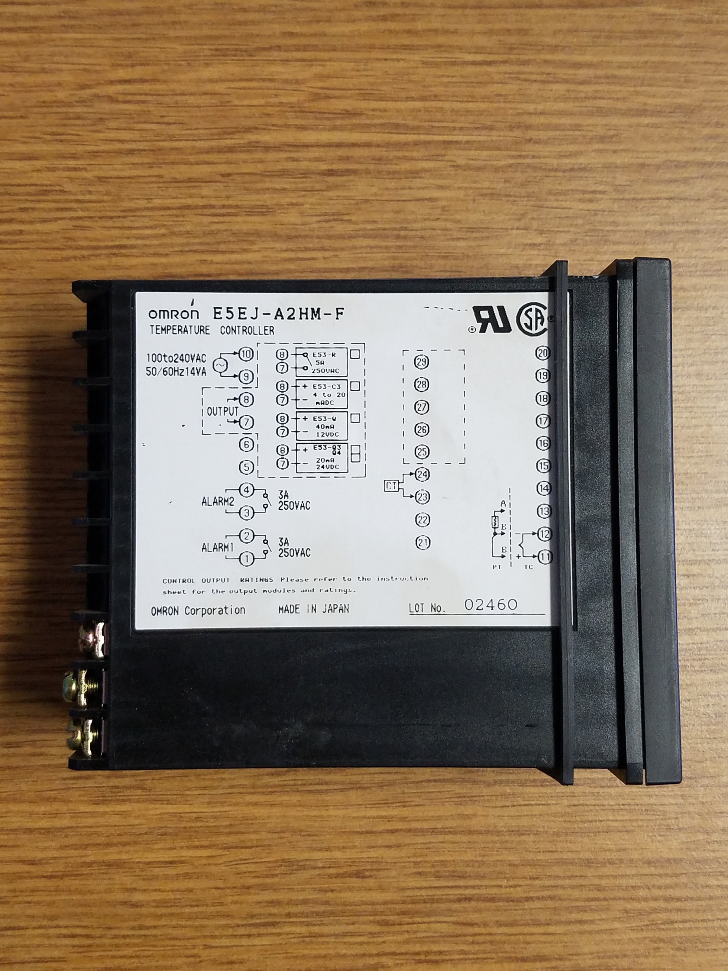 Original package OMRON E5EJ-A2HB-F TEMPERATURE CONTROLLER NEW