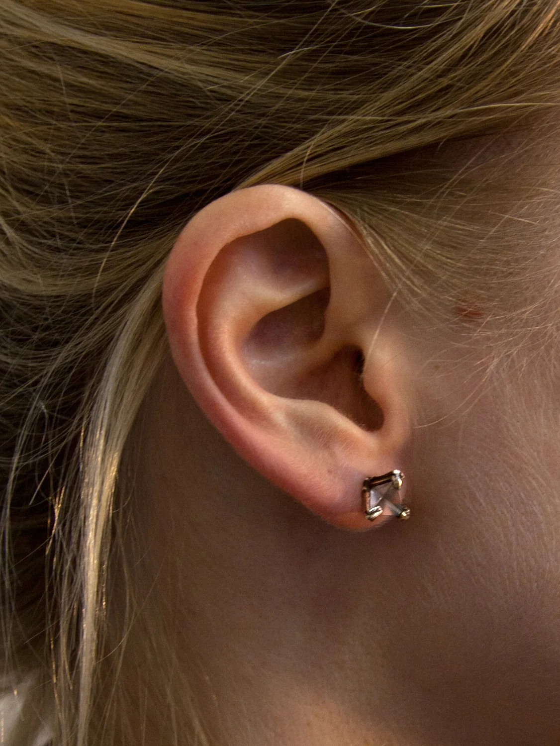 prism.stud.quartz.model.jpg