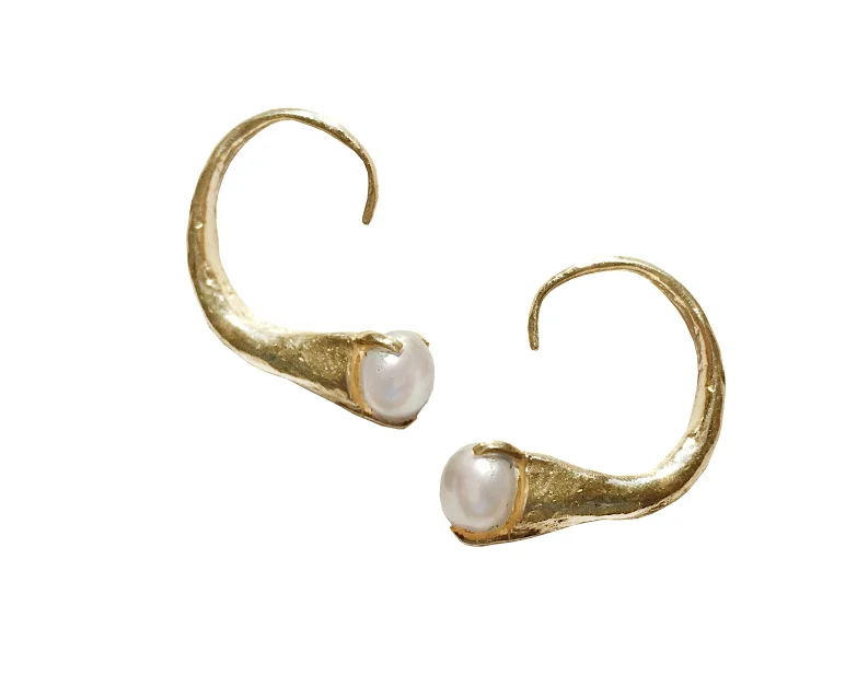 CROP.mini.eros.earrings.pearl.brass.jpg