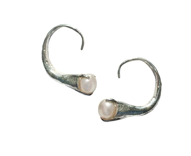 CROP.mini.eros.earrings.pearl.silver.jpg