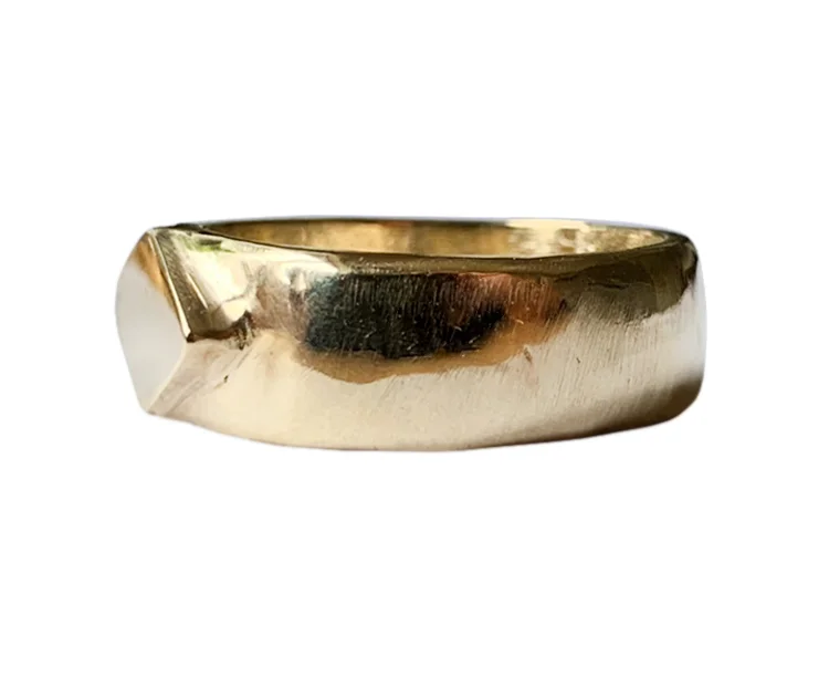 diamond.ring.side.view.jpg