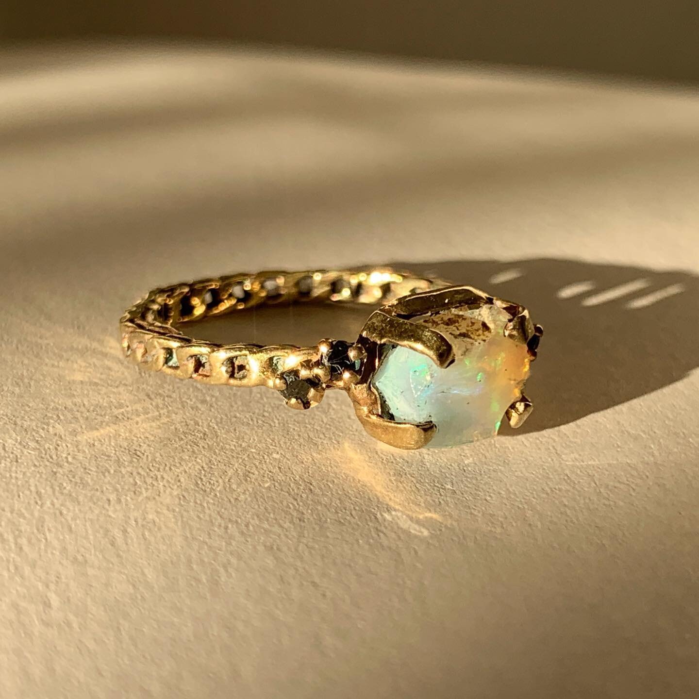 Mini Phynix ring in brass with opal and black diamonds.