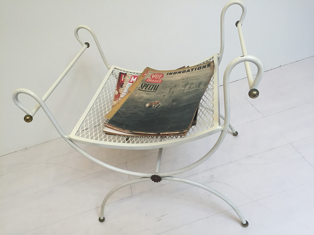 White Metal Magazine Rack Side Table Mid Century Made in France Hollywood Regency Art Deco Accent_10.jpg