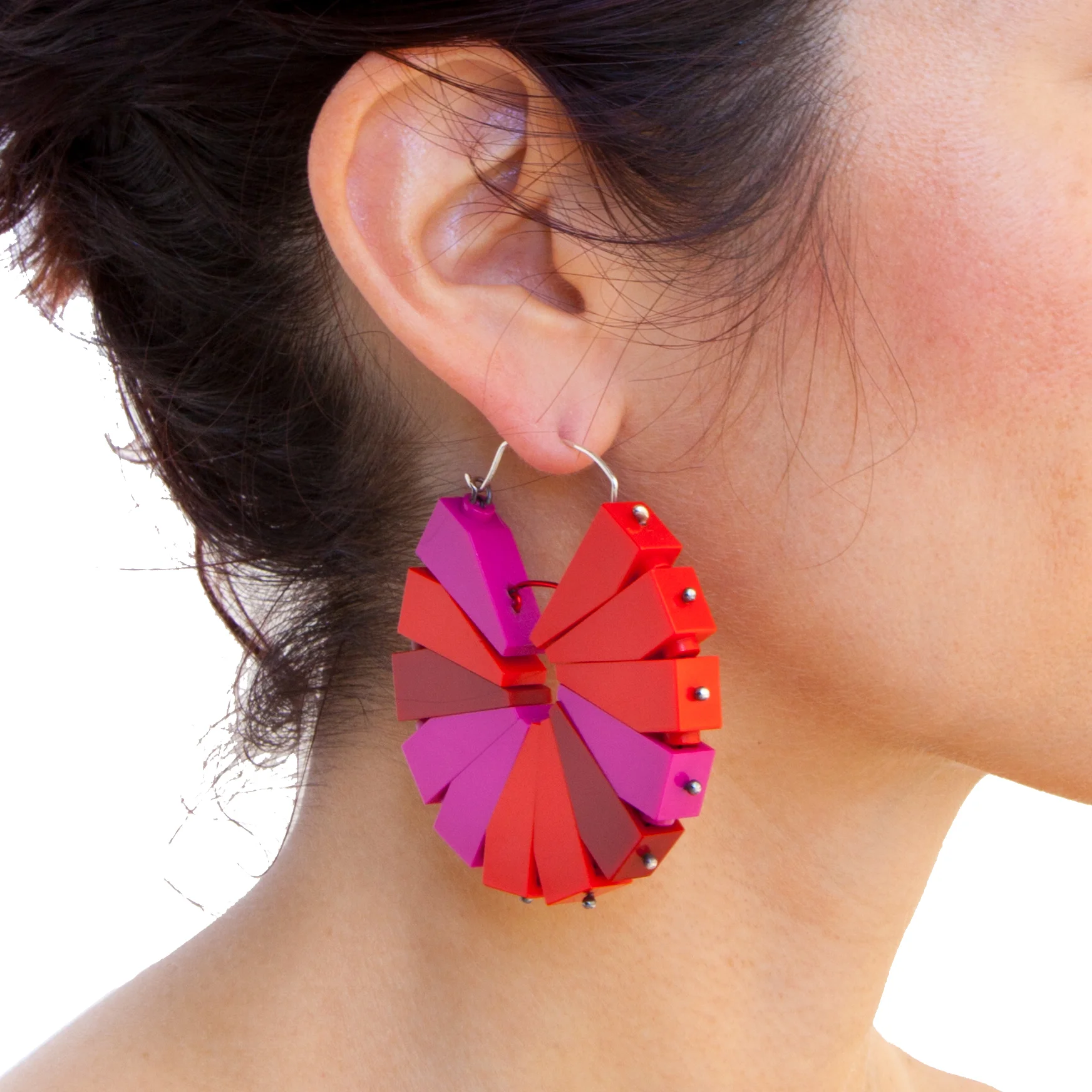 earStilHoop_CherryPomme_modelCROP.jpg