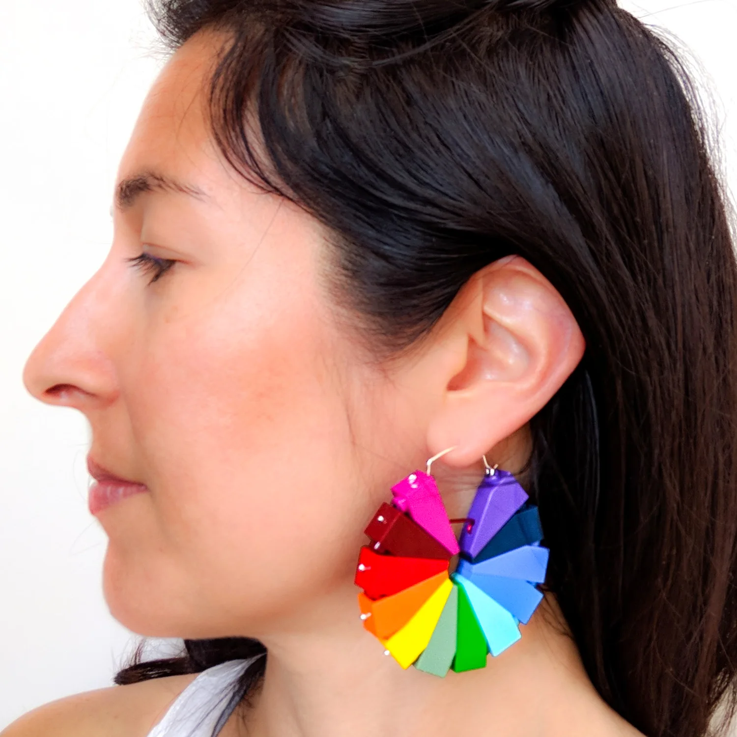earStilHoop_Rainb_modelW.jpg