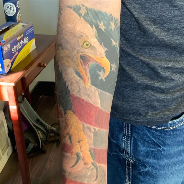 American flag tattoo done by @martindrude. Check out his page for more work

#america #americanflag #flag #flagtattoo #americatattoo #americanflagtattoo