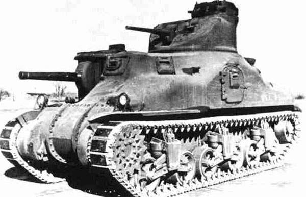 The M3 Lee. My understanding is that the commander's cupola on top of the 37mm turret could rotate independent of the turret, to an extent. Also note the cast, rather than welded or bolted hull.