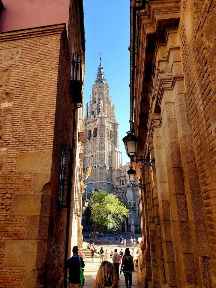 Toledo (peek at catedral).jpeg