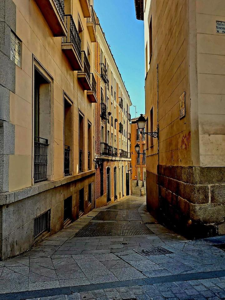 Madrid (streets in the day).jpeg