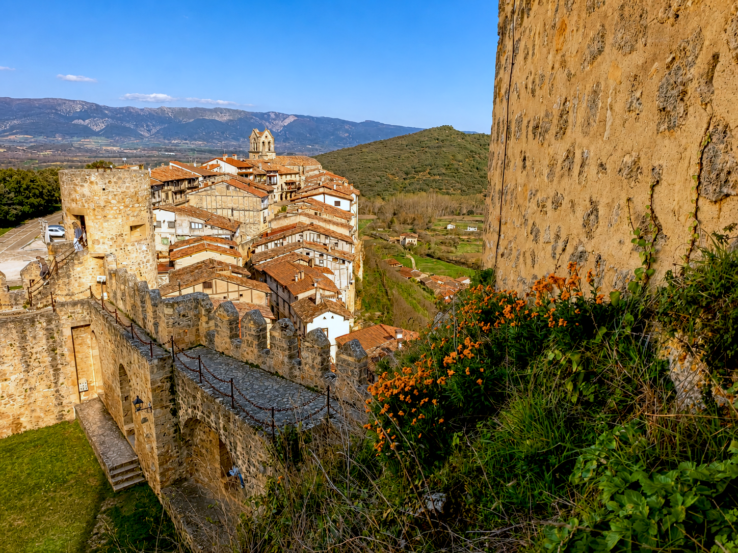 Frías castle with view.png