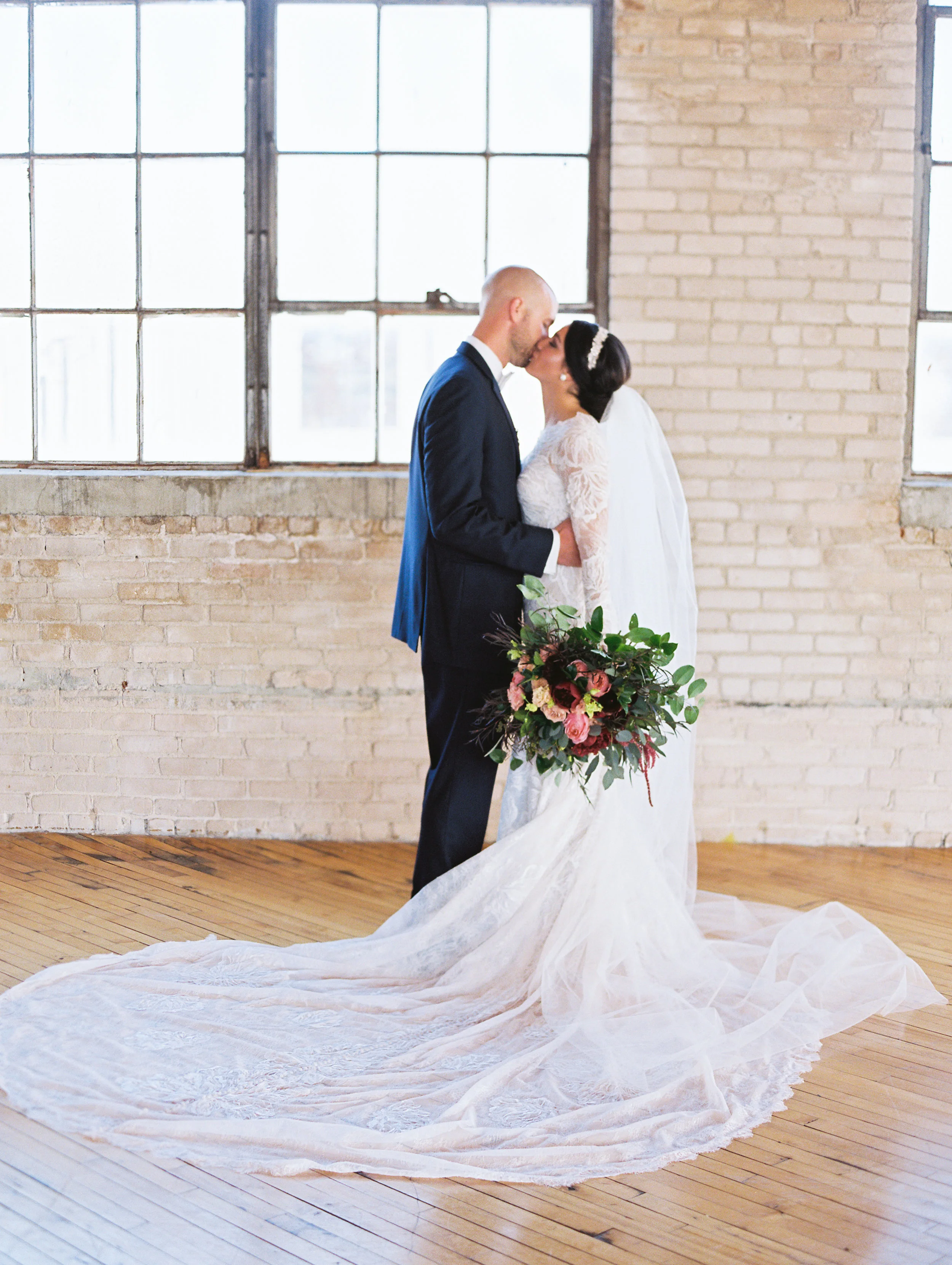 Vogelzang+Wedding+first+look+b-2.jpg