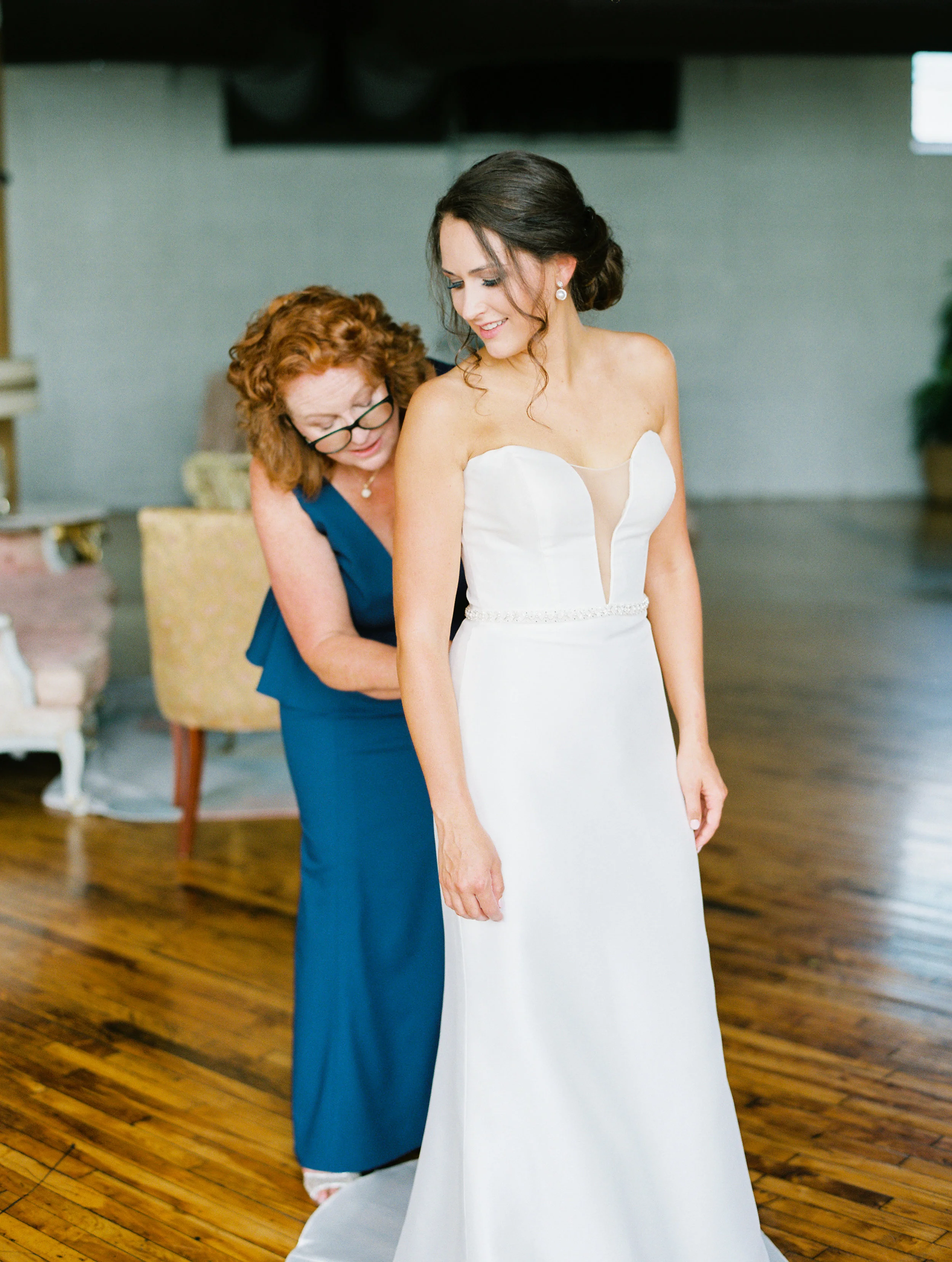 Steiner+Wedding+Bride+Getting+Dressed-51.jpg