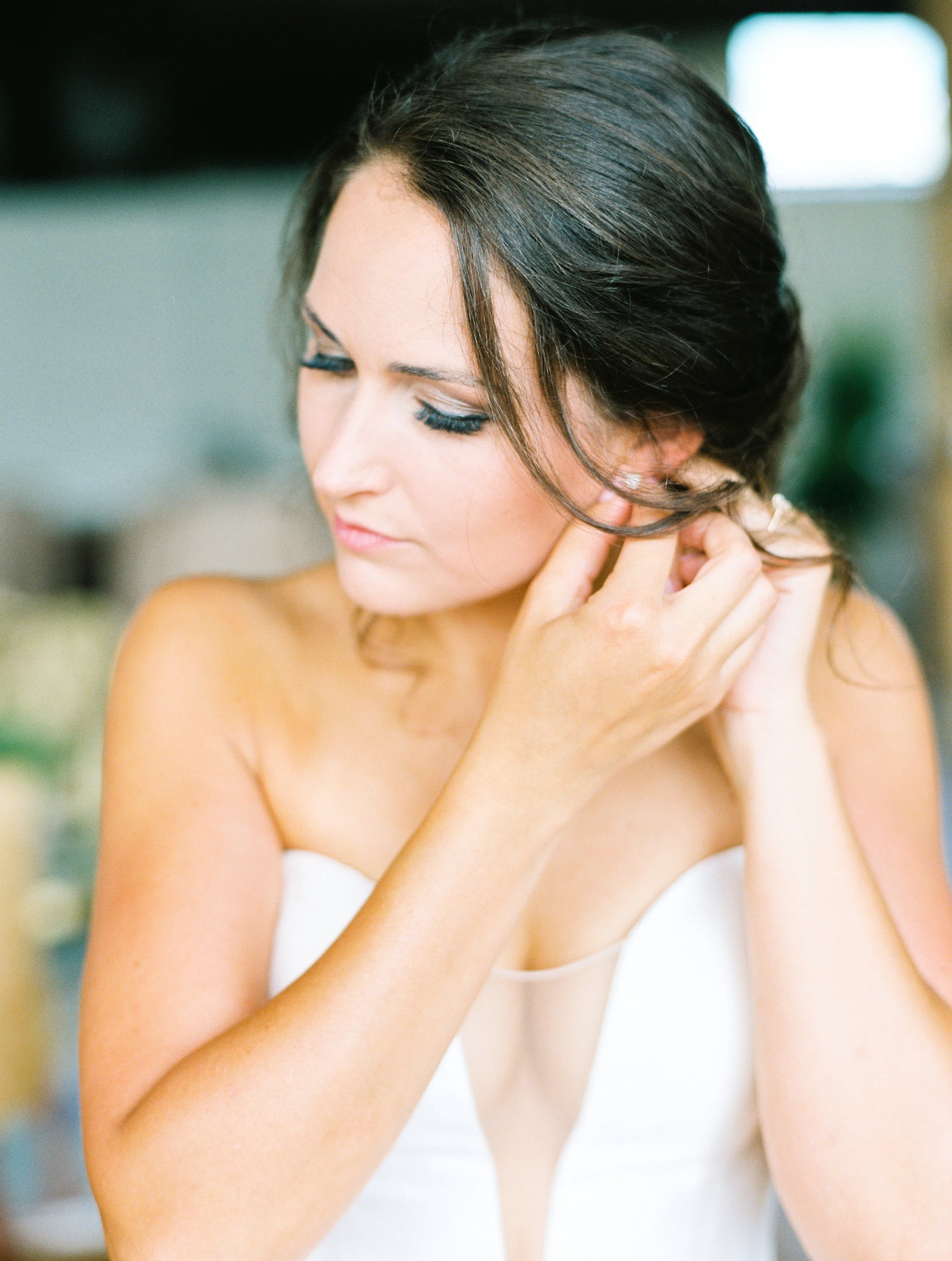 Steiner+Wedding+Bride+Getting+Dressed-45.jpg