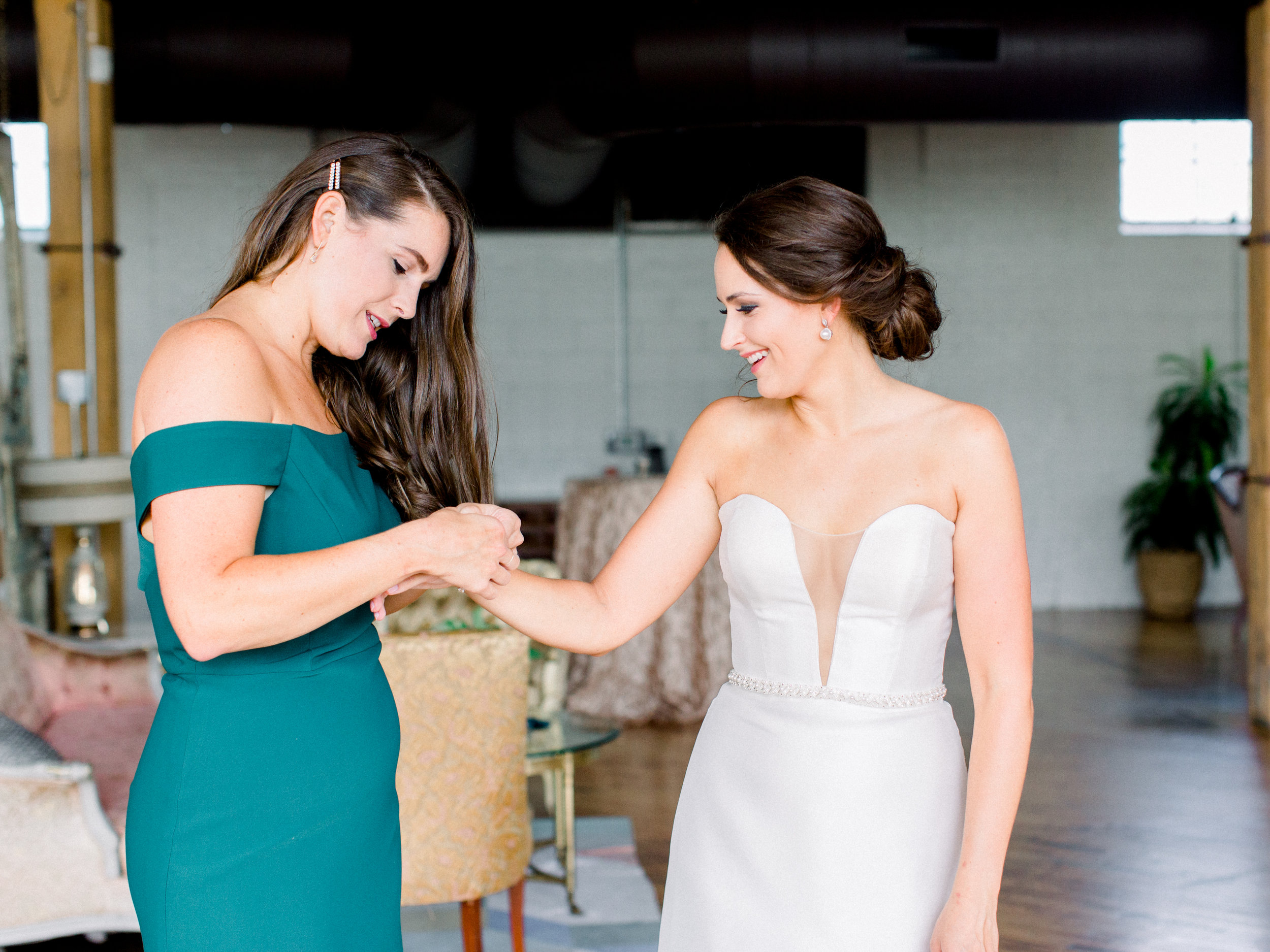 Steiner+Wedding+Bride+Getting+Dressed-33.jpg