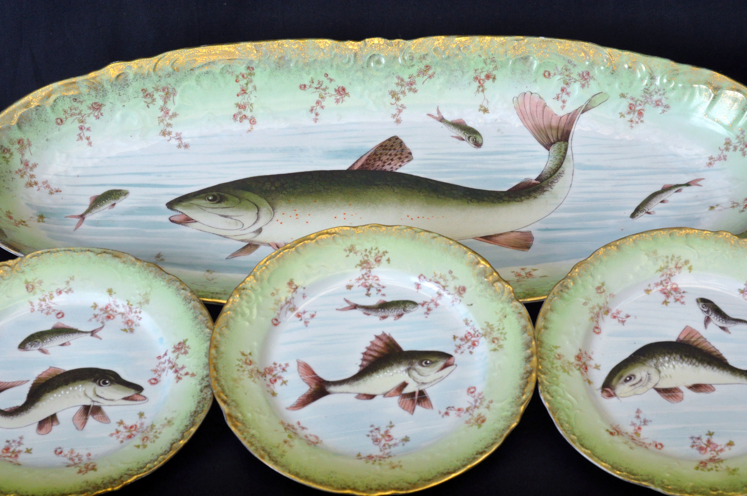 Danam Antik * Set of 12 Royal Copenhagen Art Nouveau Fisk Service plates  with Fish bordr No 30