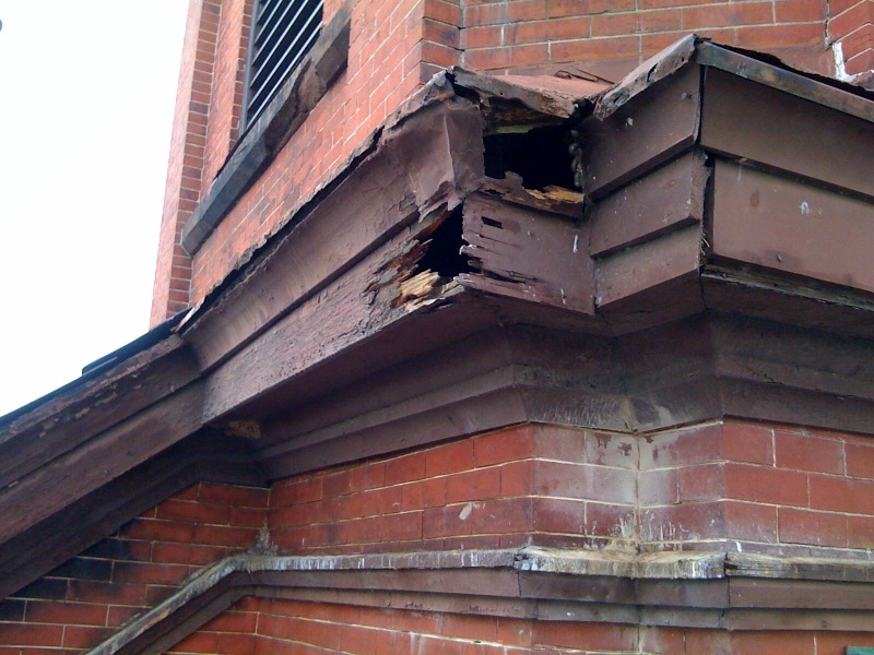  Typical condition of the cornice, prior to restoration 