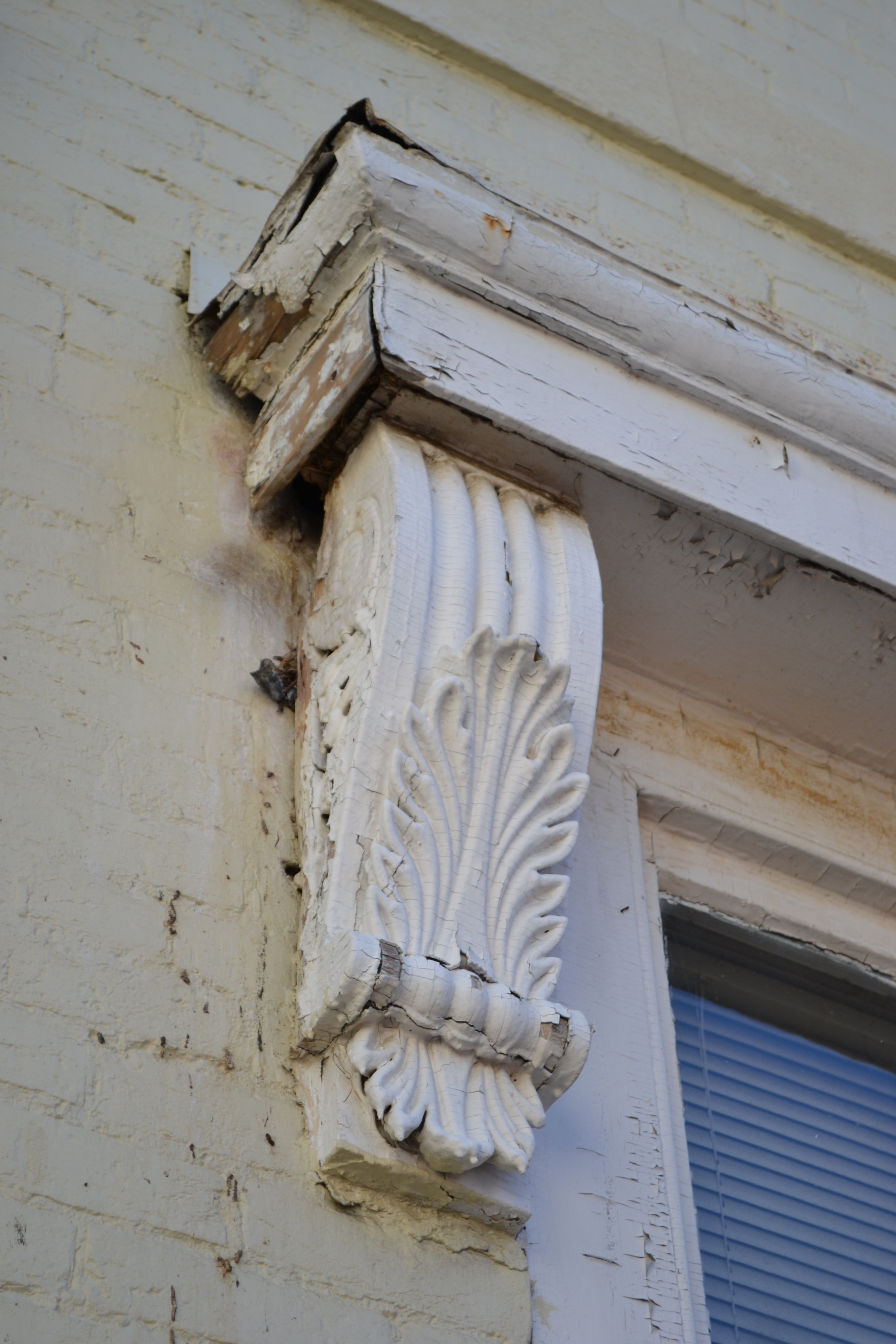  Typical condition of architectural ornamentation. 