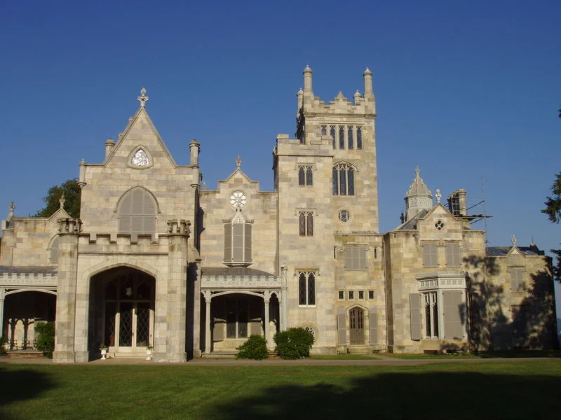 800px-Lyndhurst_Tarrytown_NY_-_front_facade.jpg
