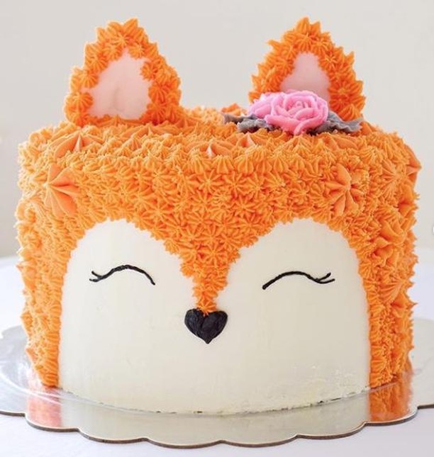 This cake is almost too adorable for words! Beautiful work @bakety_bake! 🦊 🎂 ⠀
.⠀
.⠀
.⠀
.⠀
.⠀
#cakedecorating #cakedecorator #cakes #cakelover #cakeartist #cakeart #sugar #sugarart #design #food #fondant #bakery #cakedecor #cakelife #dessert #lovew