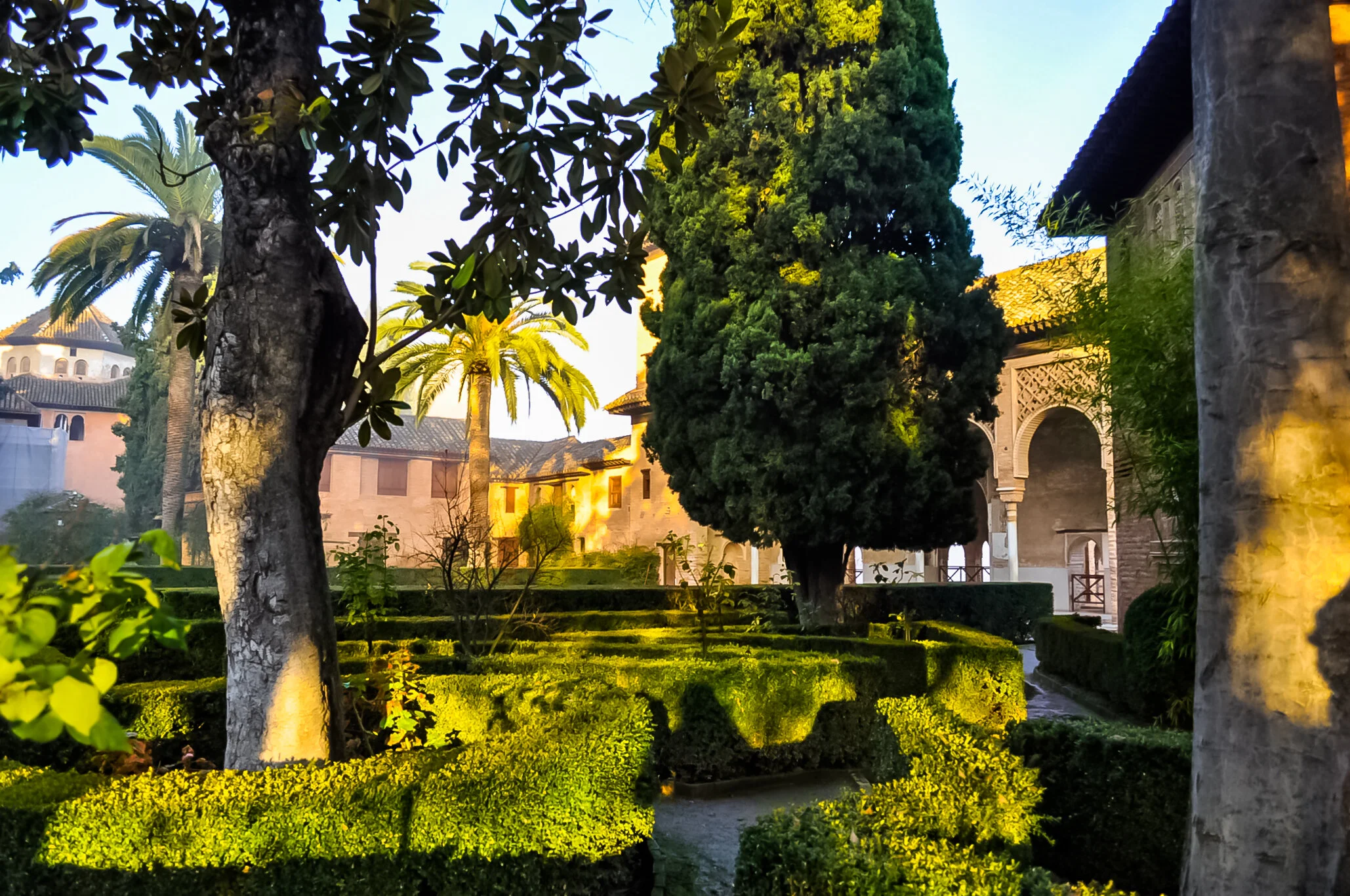 G106: Cool courtyard within Alhambra Palace, Granada, Andalusia, Spain