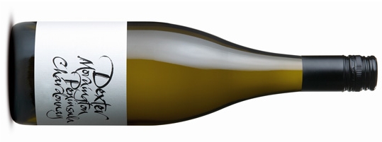 DEXTER MORNINGTON PENINSULA CHARDONNAY デクスター シャルドネ 原産地: モーニングトン ペニンシュラ、 希望小売価格 ¥6,730 750ml, 2016, 13.6% Sugar 21.0 – 22.4 Brix pH 3.30 to 3.41 Acid 7.4 to 9.0 TA Harvest date 18th and 26th Feb Clones P58 (60%), I10V5 (41%) 2017 Chardonnay Provenance Award runners up - 2012, 2015, 2016 Dexter Chardonnay シャルドネ プロヴェナンス アワード 2012 / 2015 / 2016 2016年 シャルドネ ワインチャレンジ 優勝。 シトラス フルーツ、中でもグレープフルーツとレモン。ネクタリン、 ほんのりクレーム・ブリュレのアロマ。一つ前のヴィンテージともよく似た味わいで、2016年もエレガントさとフィネスがあり、パーフェクトに近いといえる年。控えめな風味は、特にレモン、グレープフルーツ、有核果実とエレガントなオークを反映しています。中盤の味わいは柔らかく、余韻に程よい酸味がバランスをとっています。 James Halliday 95 Points This is all about crafting elegance and balance, length a by-product of those two elements. It stakes its case without fanfare, just stone fruit and cashew with a garland of citrussy acidity, the finish fresh. Vintage Notes: After a winter of moderate rain and temperatures the vines moved steadily to flowering some 4-5 days earlier than average. Rainfall throughout the growing season was lower than average and there were no extended heat events. The ripening period resulted in the grapes maturing smoothly to sugar and flavour ripeness. Harvest was 7-9 days earlier than the average of recent seasons, even with a larger than average crop load. In summary the season has produced ripeness early but with bright fruit flavours, nice structure and good acid balance. Winemaking: Hand-picked fruit was gently whole-bunch pressed into a tank and settled overnight. It was then transferred into French oak barriques and puncheons (26% New, 13% second use, 15% third use and 46% older) and inoculated with a neutral yeast. From May until late winter the barrels were stirred every two weeks until MLF was completed. For this vintage 40% completed MLF. The wine was left on yeast lees until November when it was transferred to tank to prepare for bottling. The wine was late Dec 2016, 8 months after harvest.