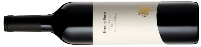 THE BEAUTY| ザビューティー シラー 原産国: バロッサヴァレー 希望小売価格: ¥12,000 750ml, 14% 2016 James Suckling 93 points フレッシュさがよく表現されたシラーズです。とても魅力的なブルーベリーの香り、すりつぶしたスミレ、新鮮なハーブ、柑橘類、粘土質のニュアンス。 タイトで上品、確かな酸味を保ちながら、しっかりしたタンニンが支えています。 スパイシーでミネラリーなフィニッシュ。 真の美しさがあります。 This is a much fresher expression of shiraz, showing really attractive blueberries, crushed violets, fresh herbs, citrus and clay. Tightly wound and elegant, it offers a firm tannin backbone with steely acidity throughout. A tangy, mineral finish. Real beauty. Drink in 2022. Screw cap.