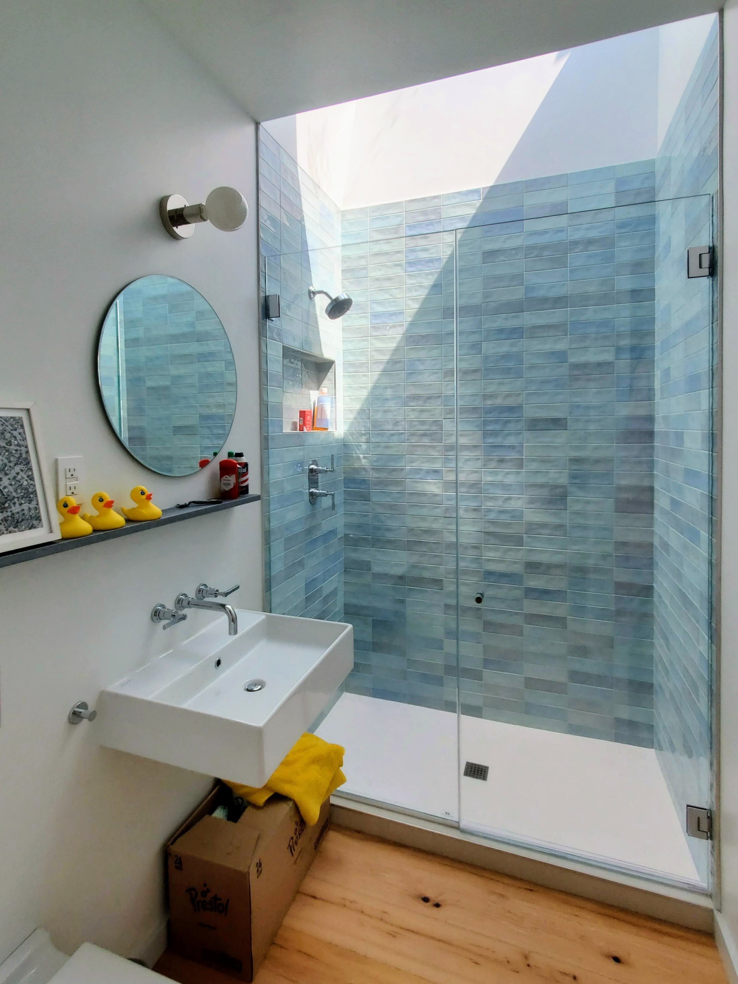 A wall-to-wall skylight above the shower in the guest bathroom opens the space to the sky above.