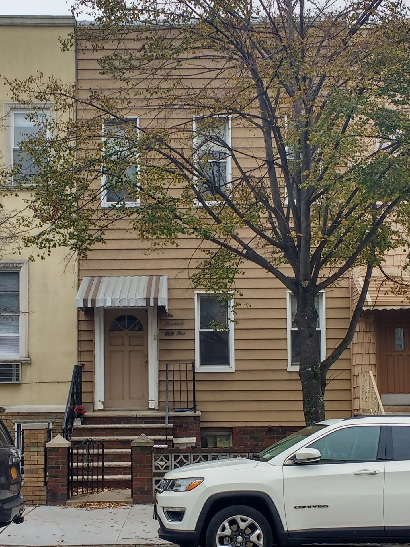 Front facade - Before