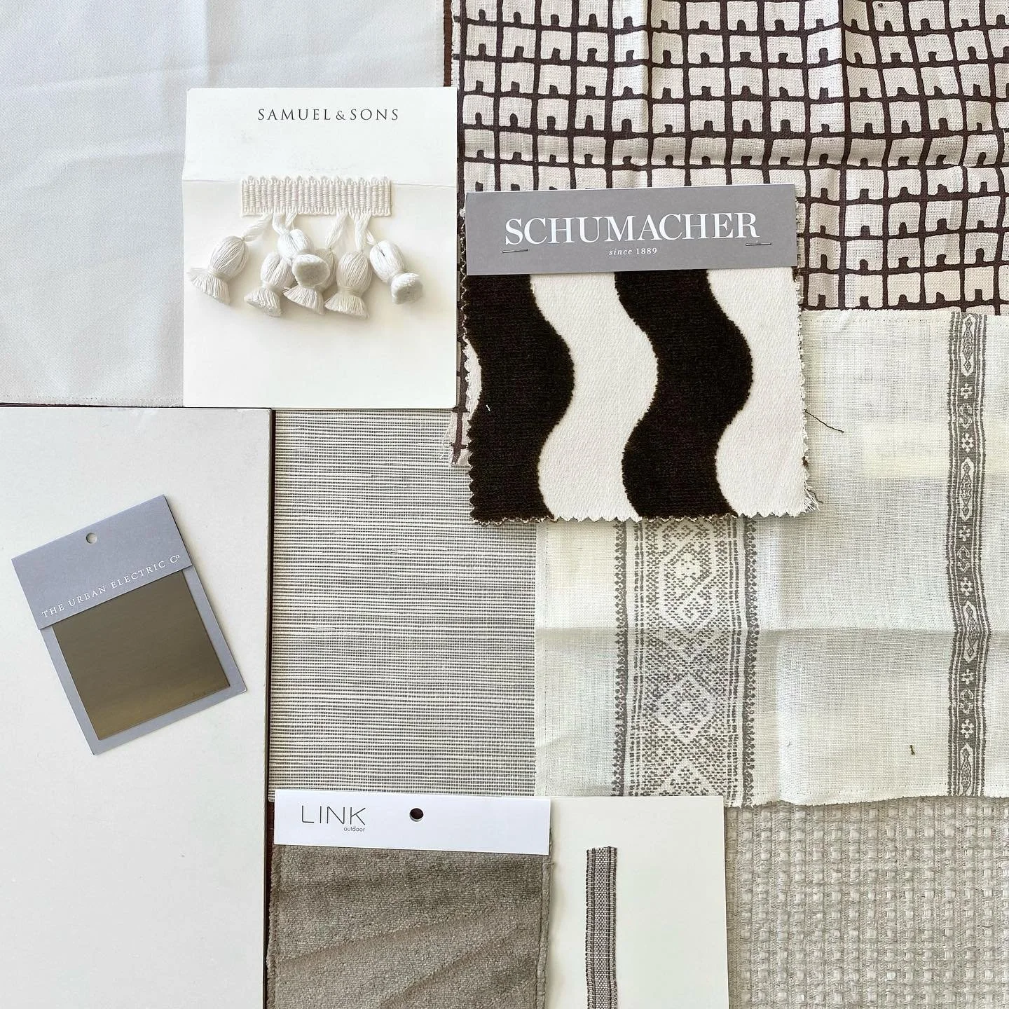 Lately 🤎
#flatlayfriday #libbablalockinteriors