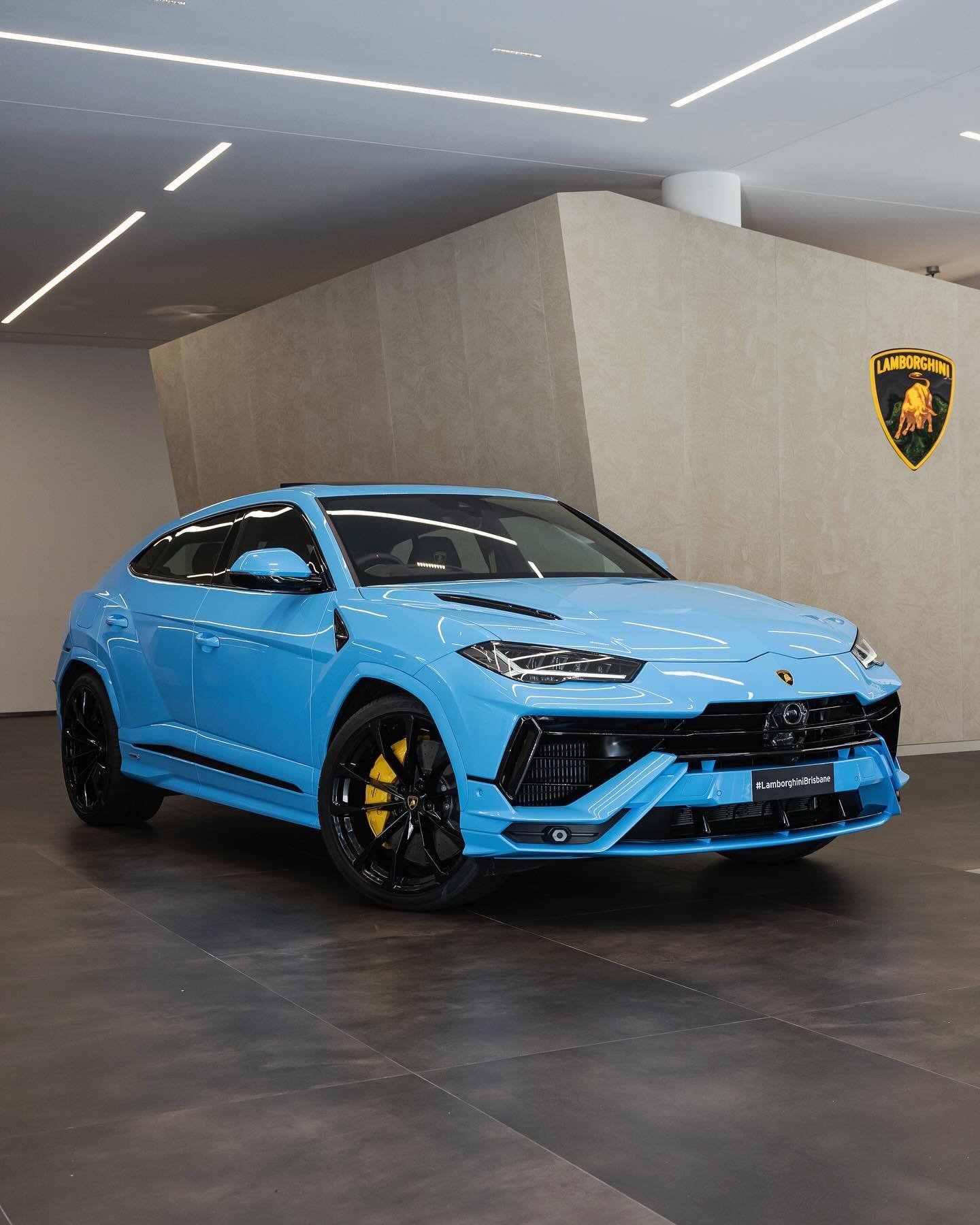 Absolutely stunning spec Lamborghini Urus S at @lamborghinibrisbane 🤩😍
One of my all time favourite combos!!