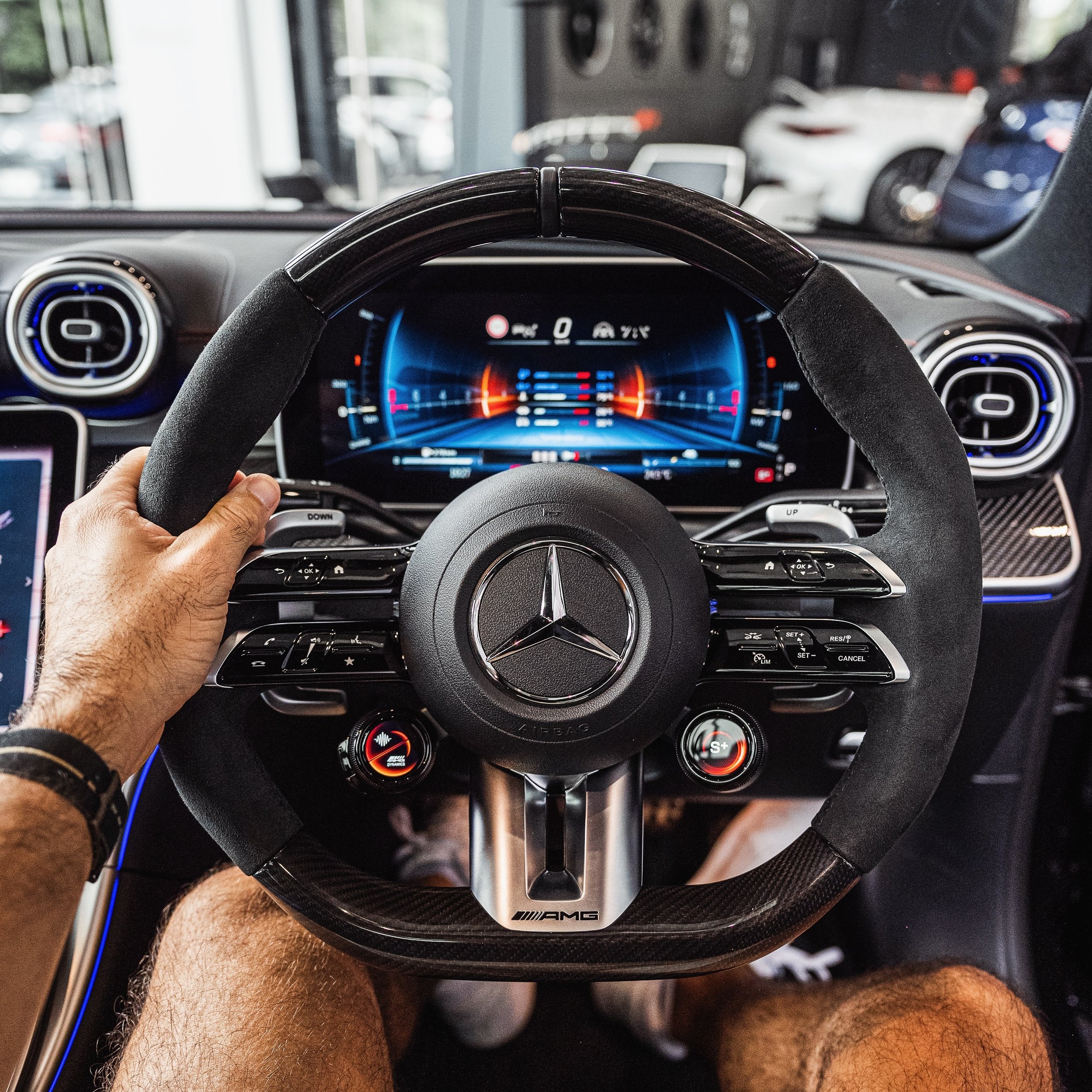 New C63s interior is just perfection 👌🏼
There might be a *few* too many buttons, but the drive mode dial is all you need to worry about 😉