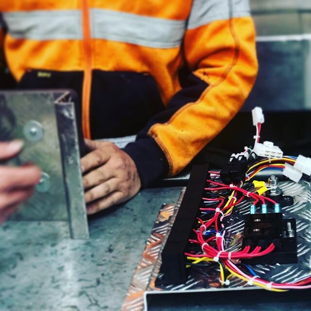 The workshop techs configuring new circuit boards for a custom rear van AirConditioning fitout. 🚐

Just one of the many auto-electrical solutions we offer. 🧰