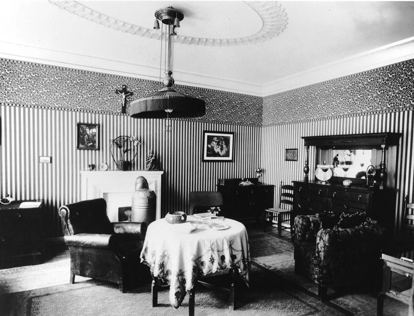 Salon vooraan eerste verdiep anno 1920