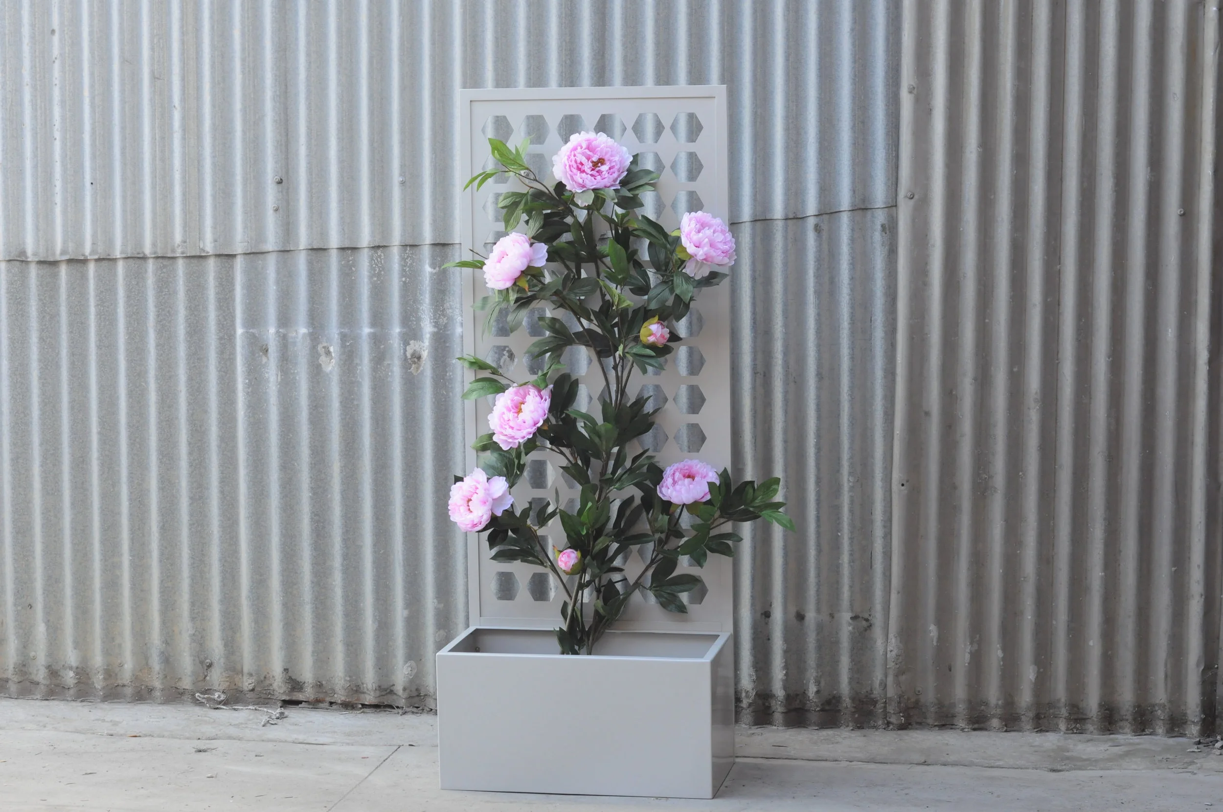 Screen Planter With Flowers.JPG