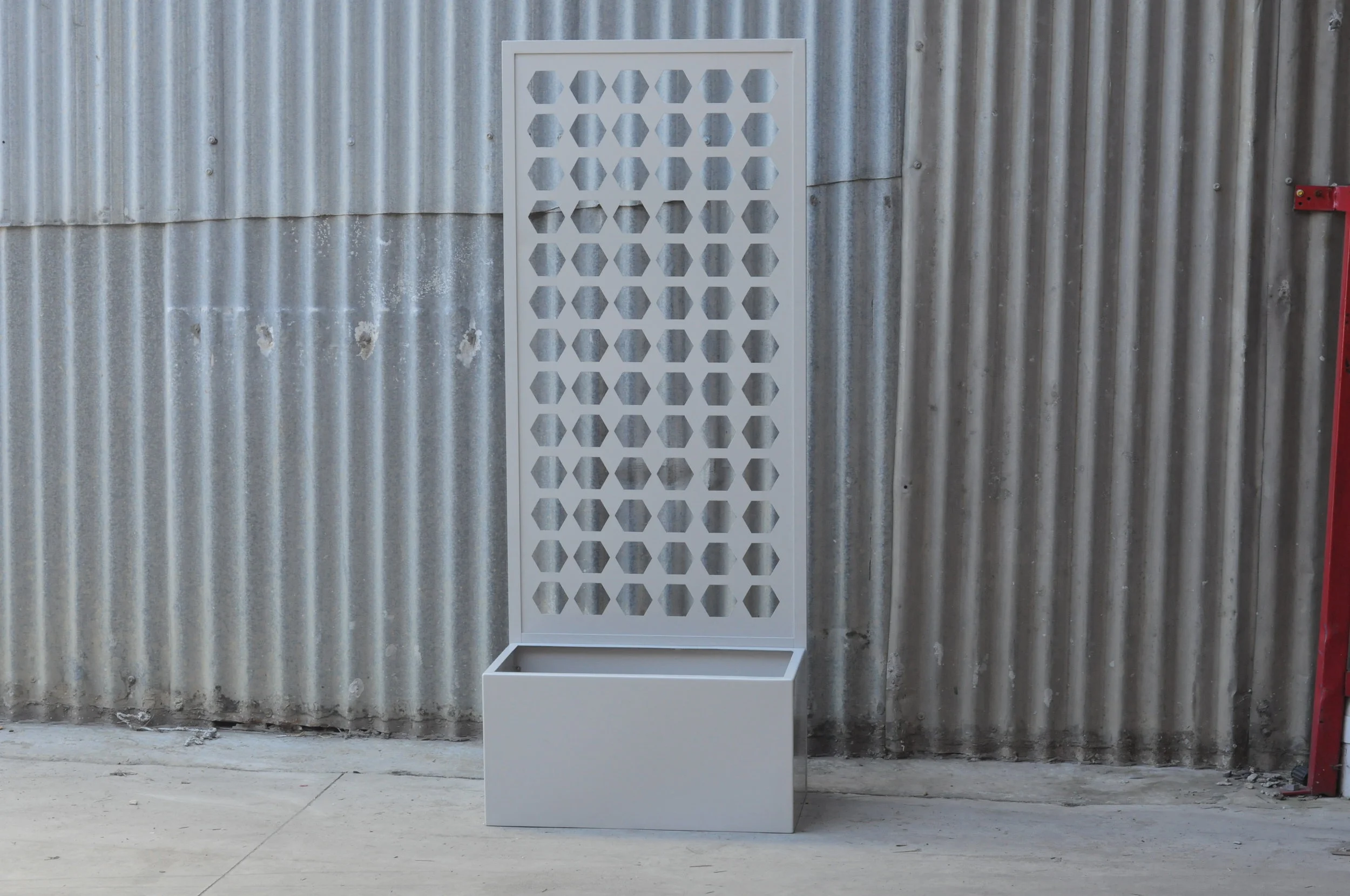 Screen Planter Without Flowers.JPG