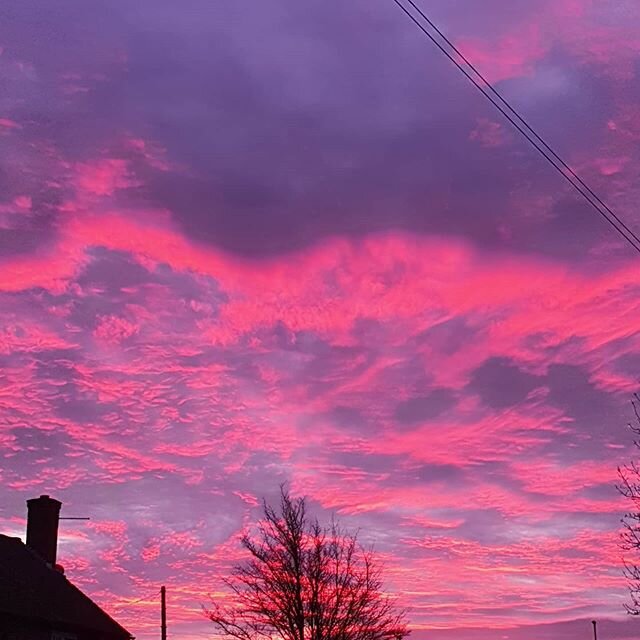 Morning #Debden #sunrise 😍

#nofilter necessary 🕉

Have a wonderful day 
#namaste ❤