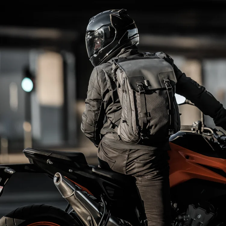 kriega-max28-life3.jpg