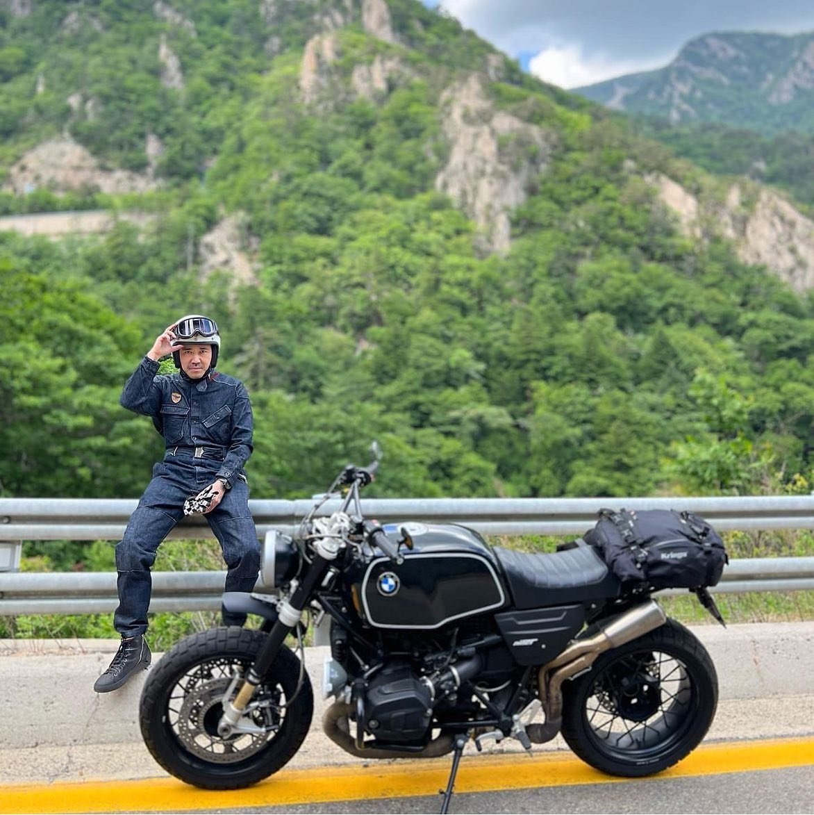 It doesn&rsquo;t matter what, where or how you ride, #ridekriega
Thanks to everyone who tags us is when they&rsquo;re using our luggage. We love to see how it is being used
1. @motorino_kr with US20-Drypack
2. @twintravel.adv &amp; Hydro 2 hydration 