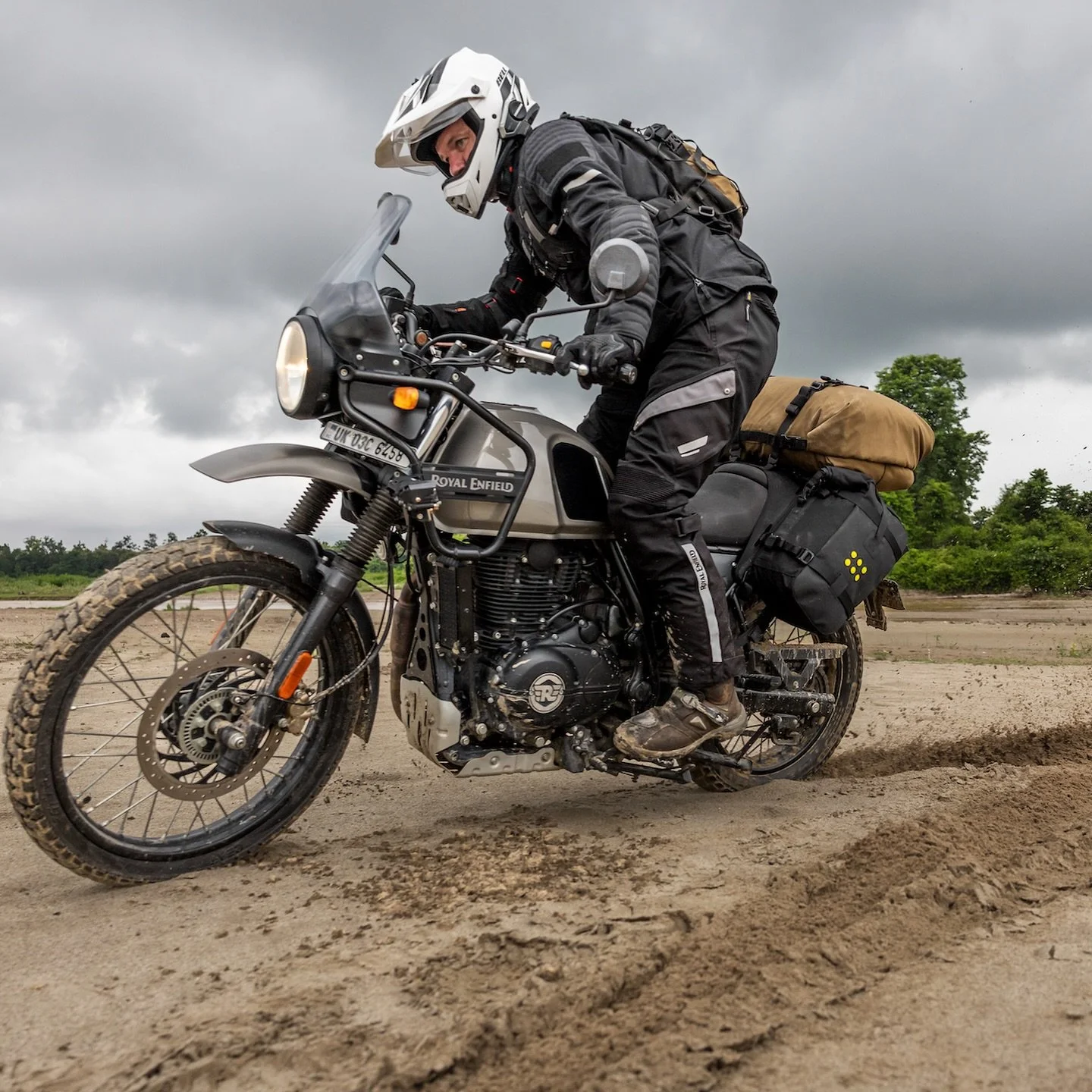 You knew the OS-BASE Himalayan was ideal for the 450, but did you know it was a perfect fit for the 411 too?
.
.
#kriega #ridekriega #royalenfieldhimalayan #royalenfieldadventure #advrider #adventurebikerider #advbike #motorcycleluggagesystem