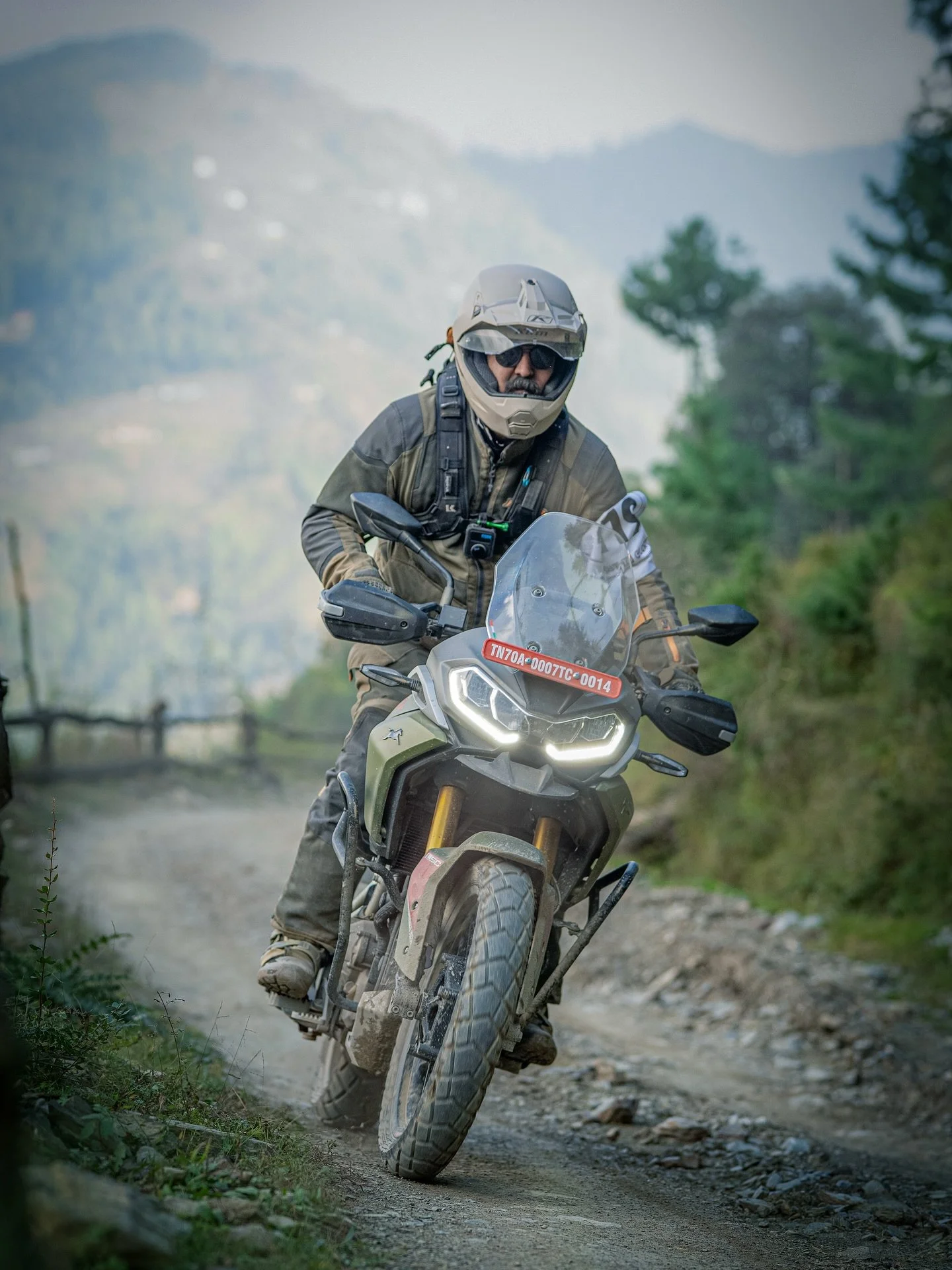@virnakai &amp; his trusty TRAIL18 backpack testing India&rsquo;s latest entry into the lightweight ADV market, the TVS Apache RTX 300. 
.
.
#kriega #ridekriega #tvsapache #tvsapachertx #adventurebike #advbike #adventurebikerider