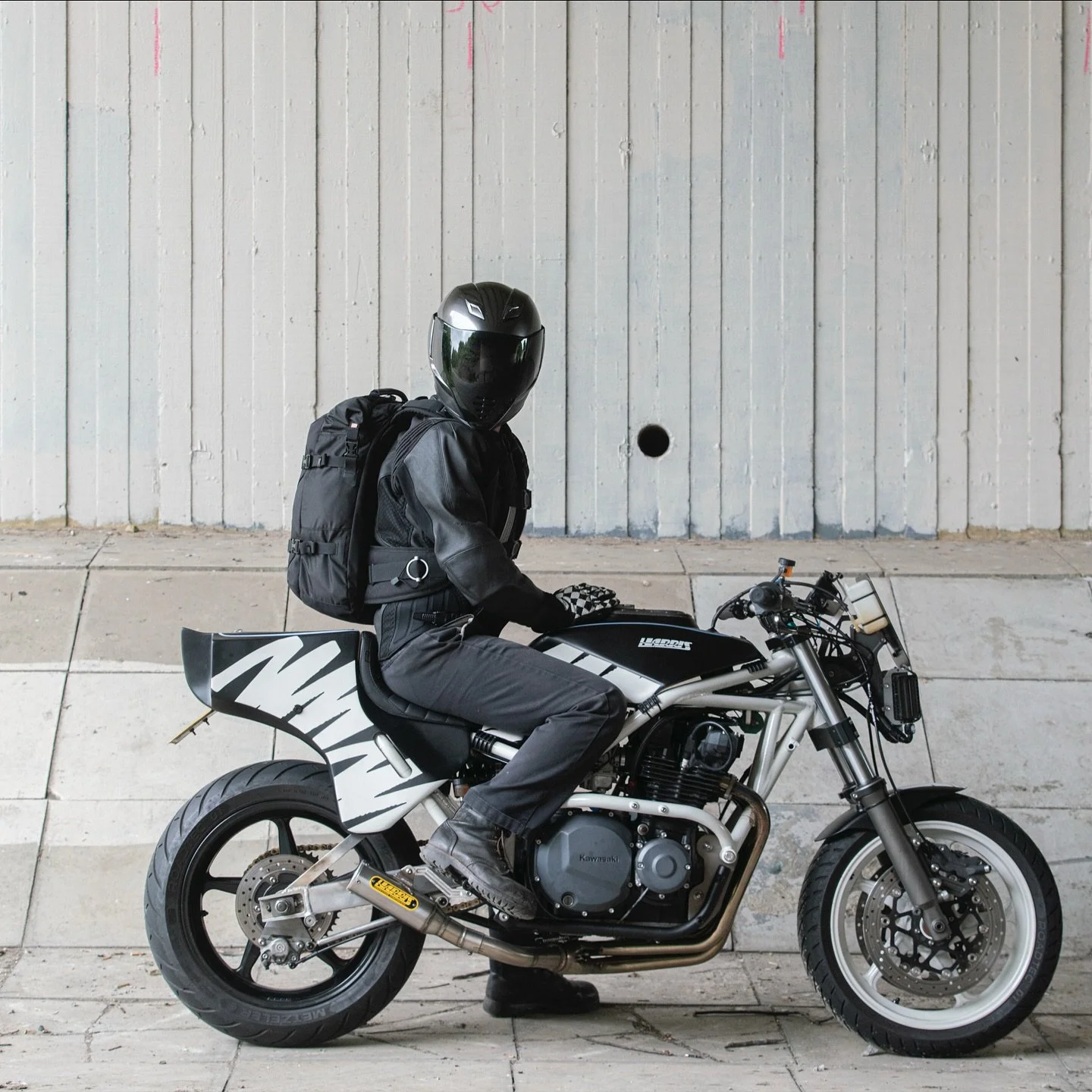 The R25 backpack
Heavy-duty
25-litre capacity 
100% waterproof main compartment 
Kriega Quadloc harness 
Perfect for year-round, high-mileage riders
.
.
#kriega #ridekriega #harrismagnum #motorcycleluggage