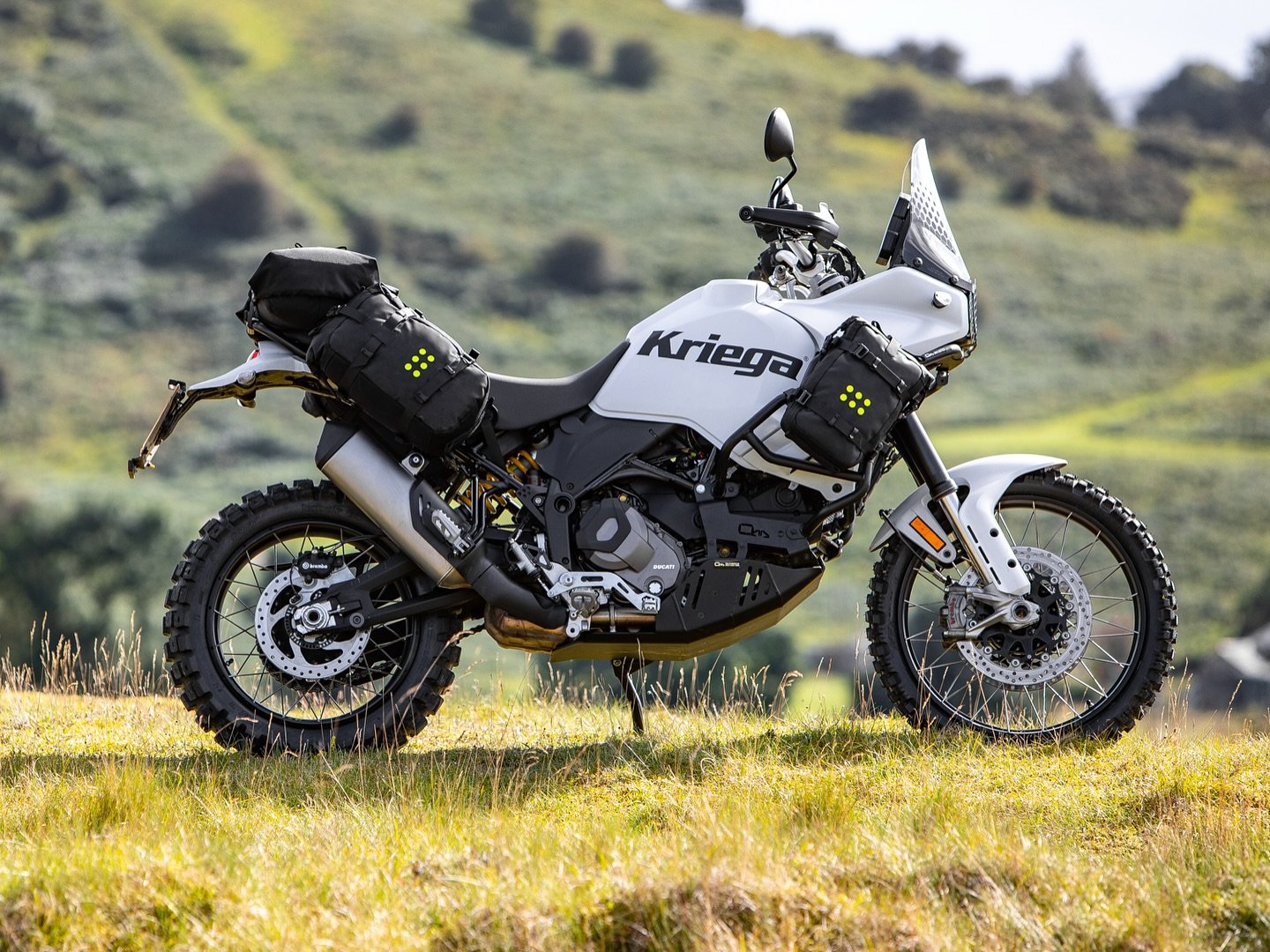 The best bikes deserve the best luggage.
.
.
#kriega #ridekriega #ducatidesertx #adventurebikerider #advbike #ducatiadventure