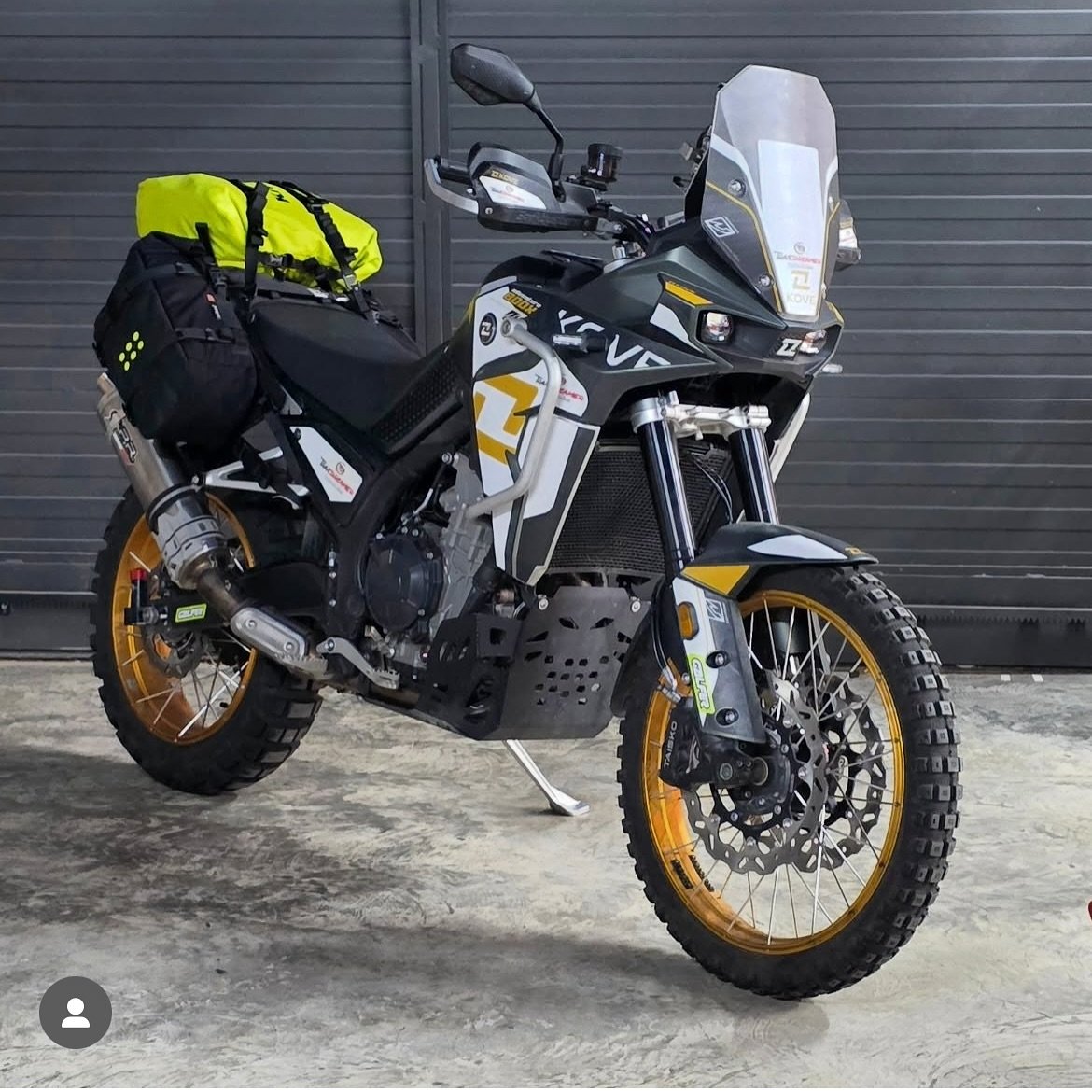 @traildreamer Kove 800 looking good with OS-BASE Adventure, OS-12 packs &amp; that bright lime ROLLPACK 20.
Who is considering a Kove as their next ADV? Who are they going to steal sales from?
.
.
#kriega #ridekriega #kove800x #kove800xrally #advbike