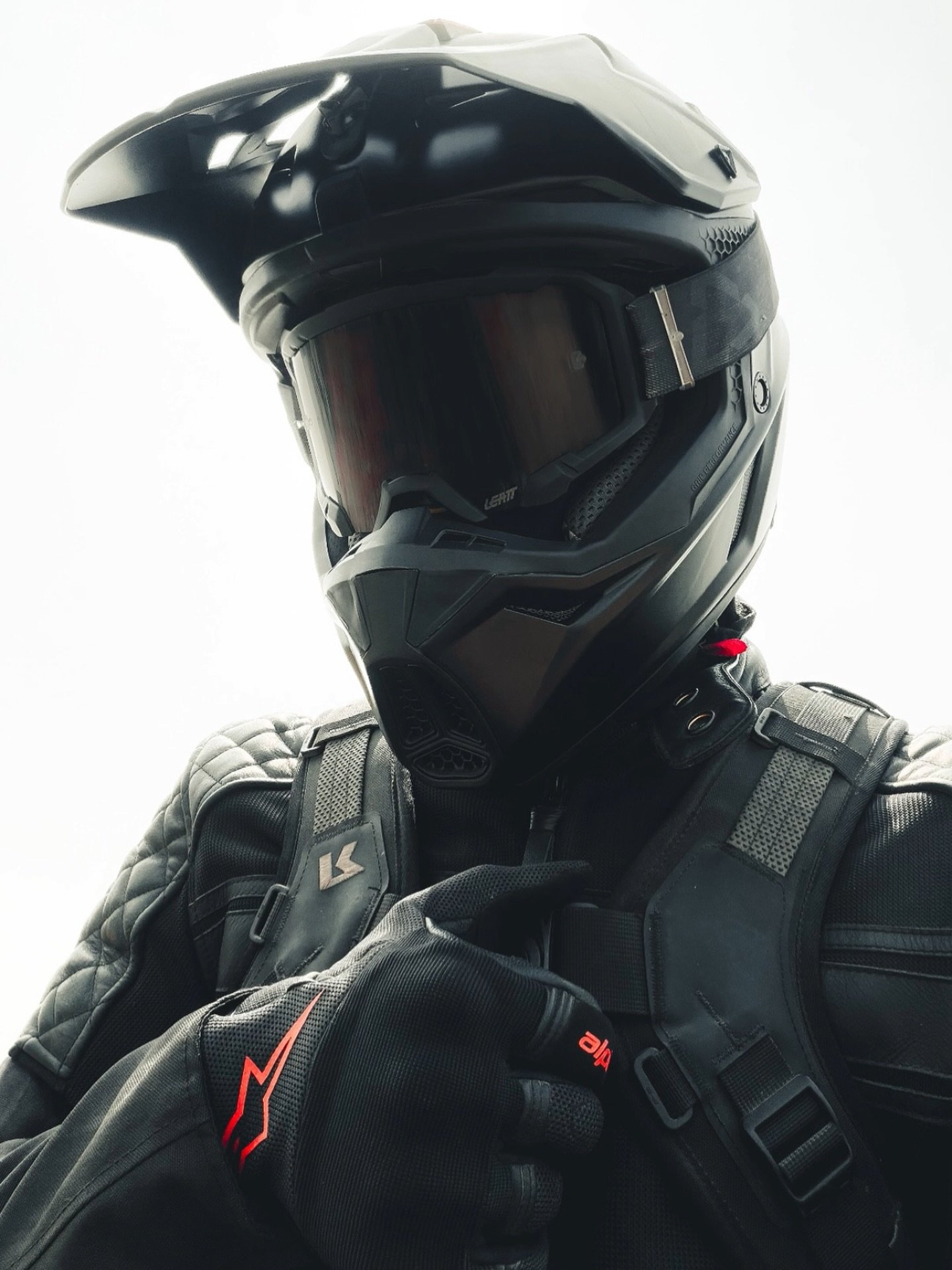 Our QUADLOC-Lite harness is more than just a clip system, it&rsquo;s the whole unique design that spreads the weight of the pack across the torso, meaning there&rsquo;s much less on the shoulders. That equals all-day riding comfort.
📷 @kevinthomasck