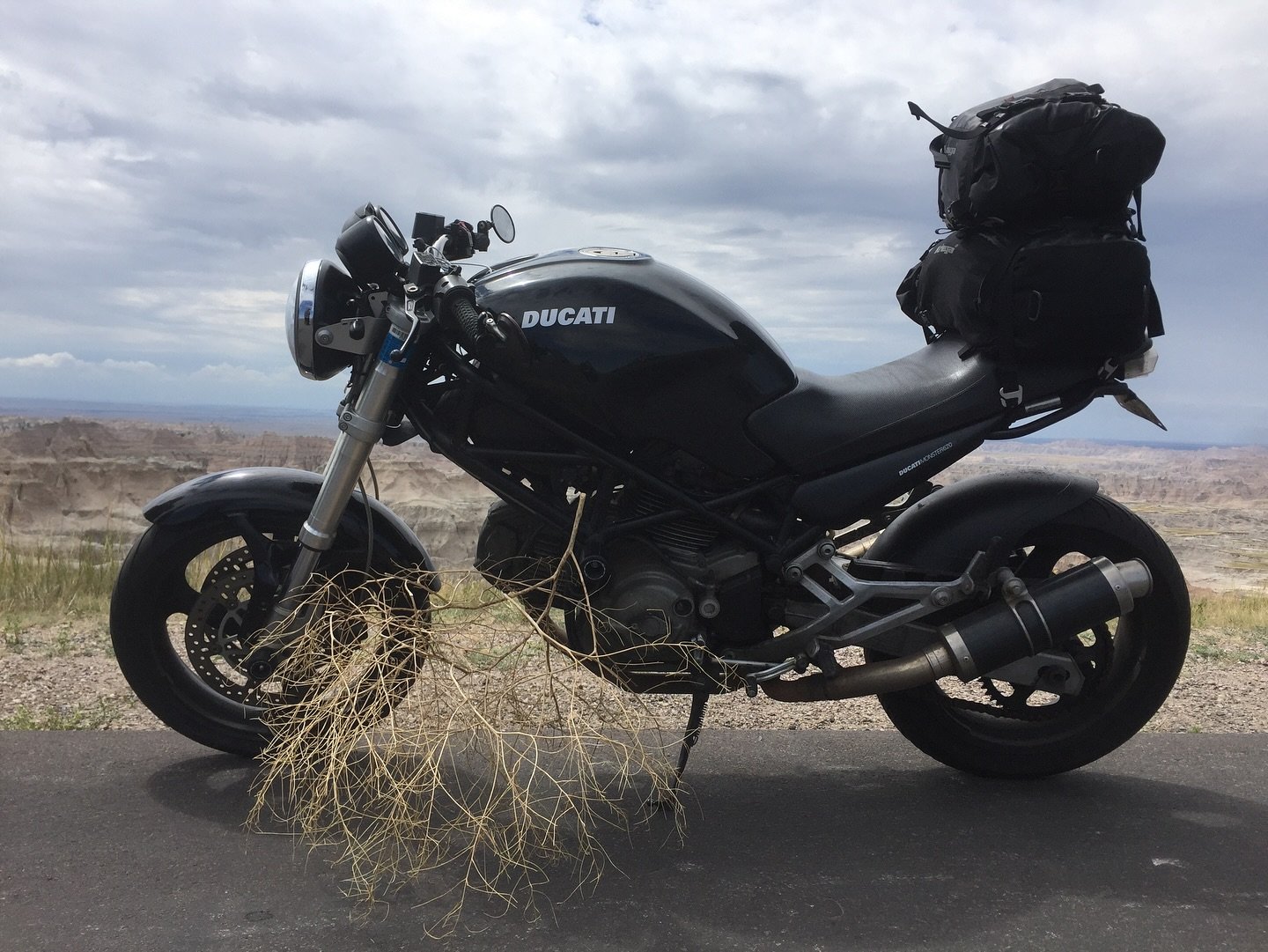 US coast-to-coast &lsquo;Scumbag Style&rsquo;. That&rsquo;s what @ducatinyc calls travelling light. He had a dream to ride across the US, but first he needed a motorcycle. Then he needed some luggage.
Read his tale in the STORIES section of our websi