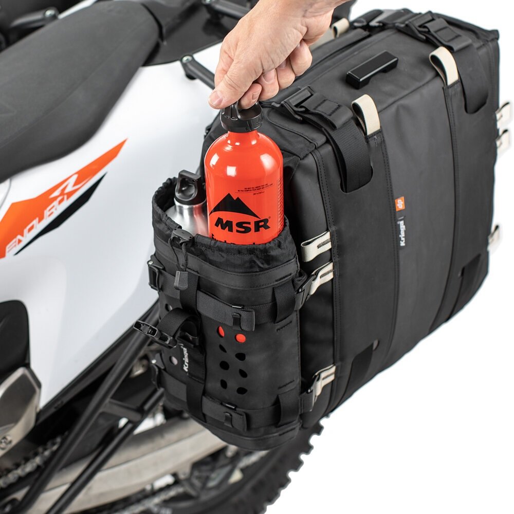 Use Kriega&rsquo;s OS-Bottle to carry your drinks &amp; stay hydrated in this blistering summer weather.
Made for 2 x 1L liquid bottles. Securely store drinks or fuel. 
Fasten to US Drypacks, OS-Soft Panniers or our TANK harness.
.
.
#kriega #ridekri
