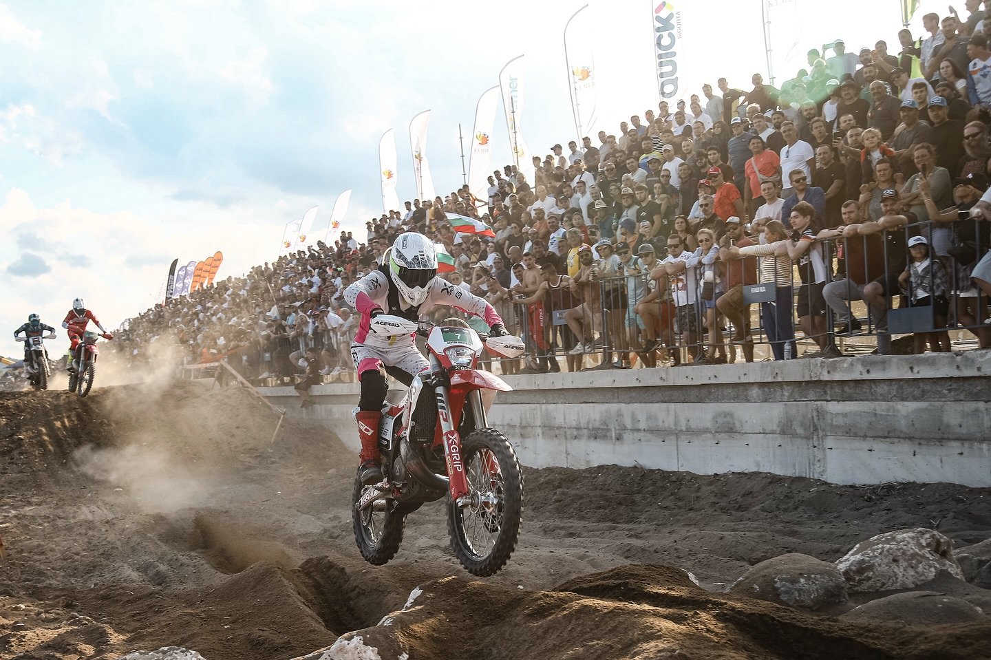 The new Kriega Hydro RACE in action at @seatosky_official on the backs of @m.brightmore.12 &amp; @a_brightmore7 

Mitch won the Beach section &amp; was 3rd in the Forest race, just ahead of Ash in 4th
Follow @fimhardenduro for updates on this wild wo