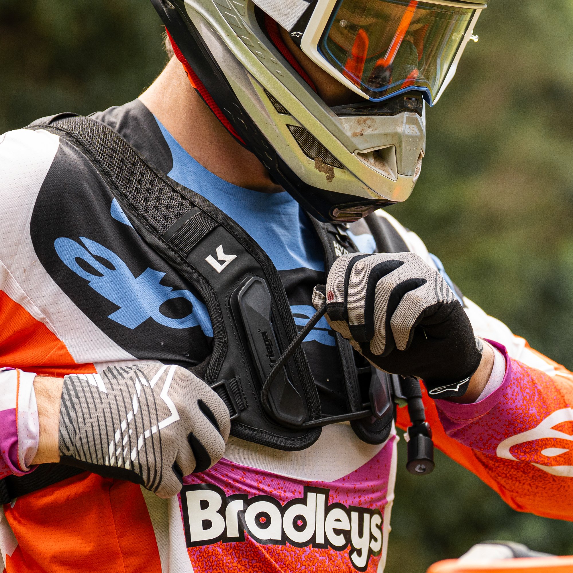 kriega-hydro-race-harness-fit.jpg
