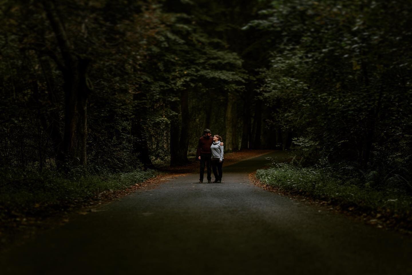 || NATASHA + SAM || love some moody woodlands ⛅️ what a great engagement session 🥹 engagement sessions are only &pound;50 with a wedding booking or &pound;250 stand alone :) #siobhandiamondphotography #engaged
