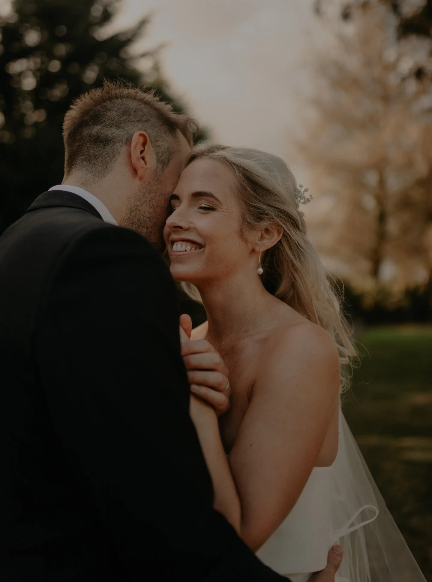 Canada, South Africa and Scotland all came together at @carlogiehouse and I was the luckiest photo lady to photograph this beautiful couple. Can we agree that Brigid looks like the prettiest Disney princess? thanks to @jillianelizabethhairmua @carolo